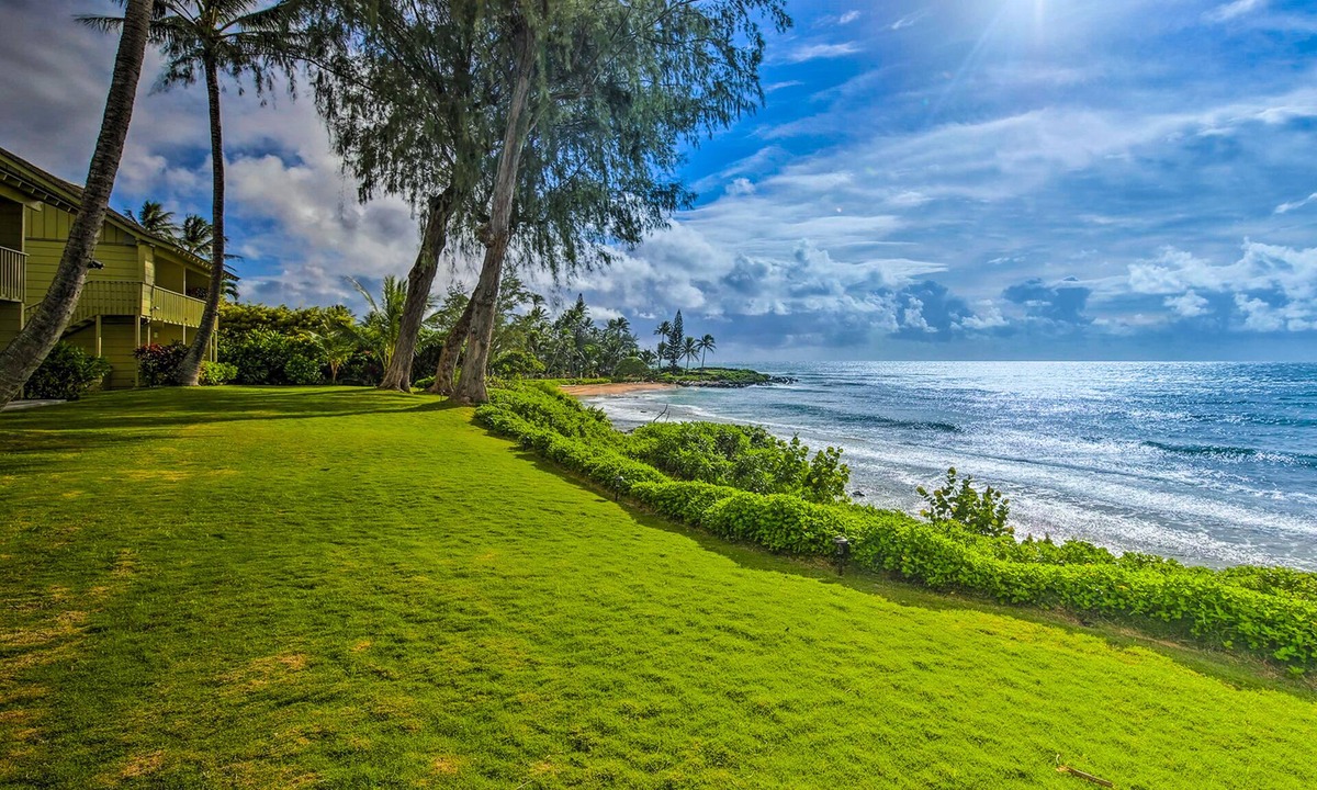 Wailua Condo | Upper-floor oceanfront studio with balcony, water views & outdoor pool