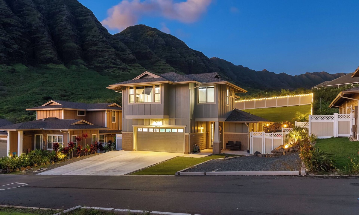 Makaha Valley House | 🏄‍♀️ Villa Aloha · 4 Bedrooms, Pool, spa, Sleeps 12 Oahu Top New Home 🏝️