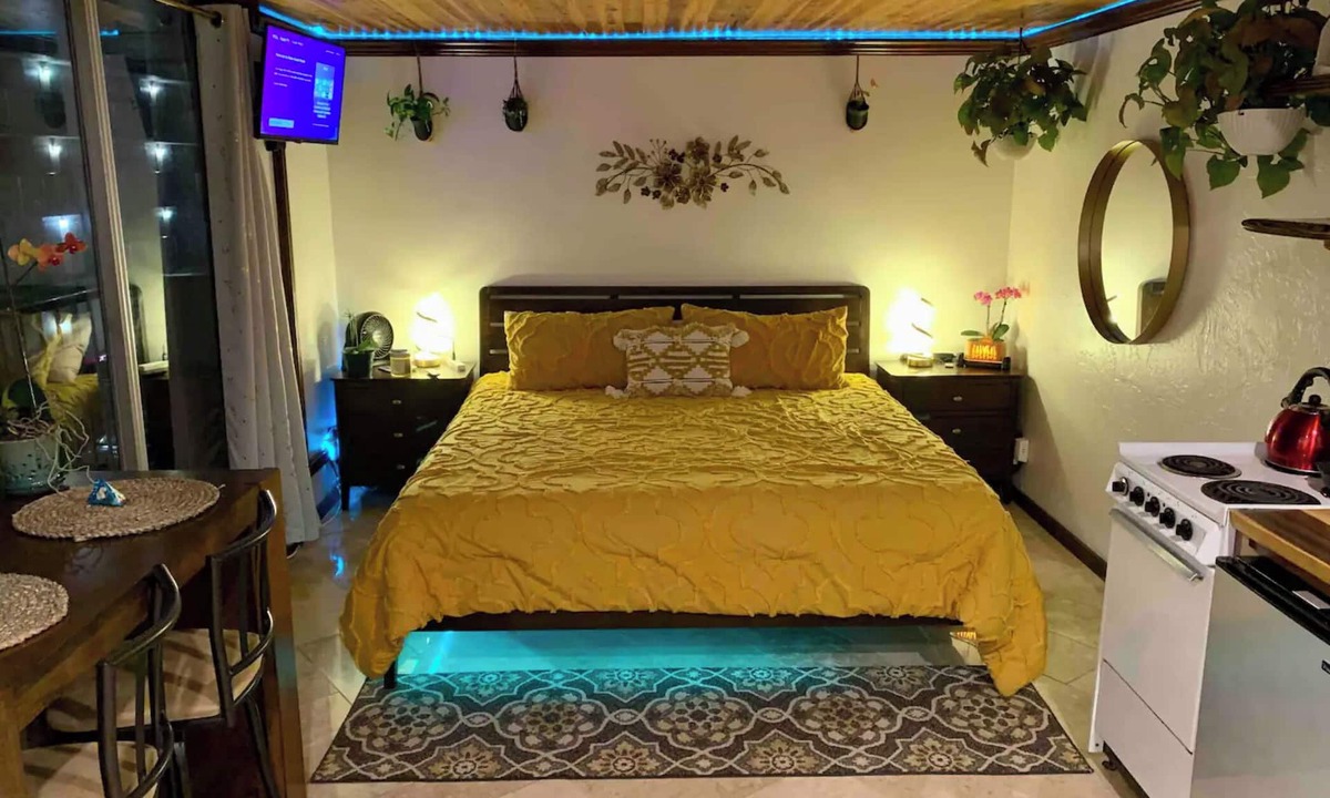 Waikiki Condo | Waikiki Magic; Full Kitchen Studio Condo with WiFi, AC, Mountain & Canal Views