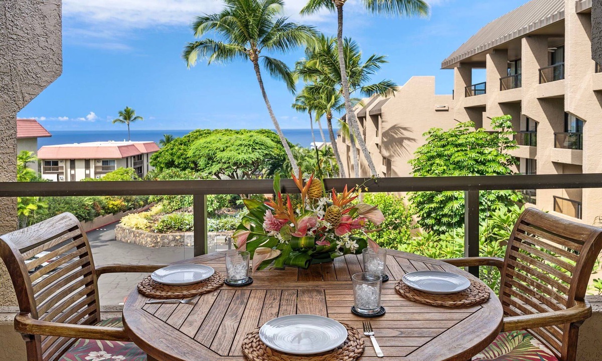 Historic Kailua Village Condo | 🏖️Walk to Kona Town | Ocean View | Concierge Included!