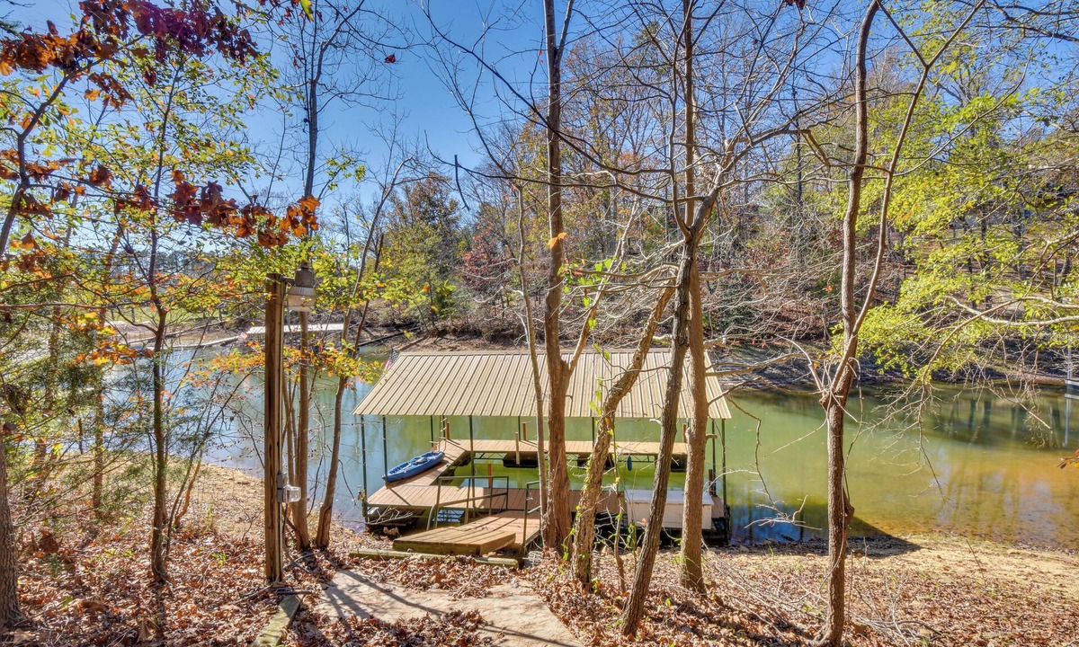Reed Creek House | Waterfront Lake Hartwell Home w/Dock & Fire Pit