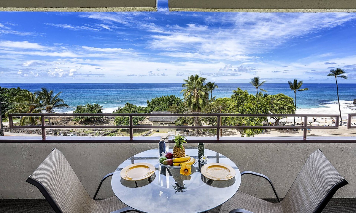 Kahaluu Bay Condo | White Sands Village#213: DIRECT OCEANFRONT, BEST LOCATION IN COMPLEX!