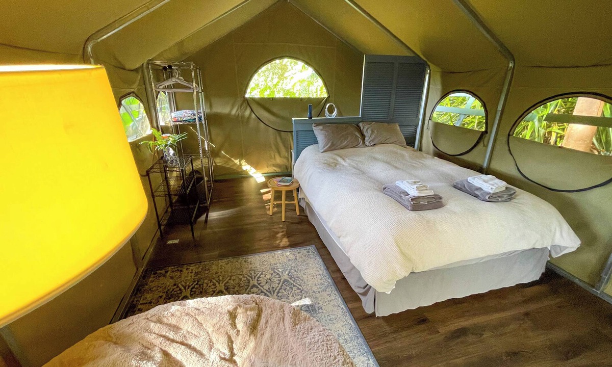 Kealakekua Cabin | Your adobe among the trees
