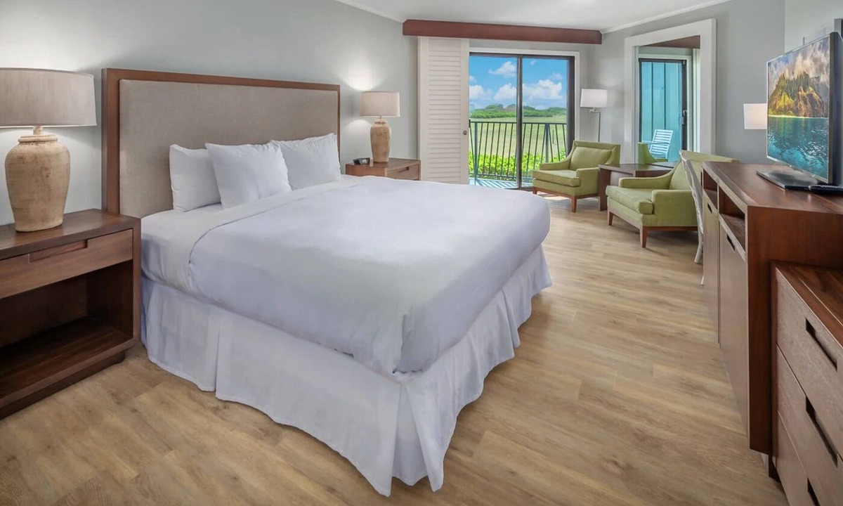 Hanamaulu Hotel | Your Dream Beach Vacation Awaits at Kauai Beach Resort