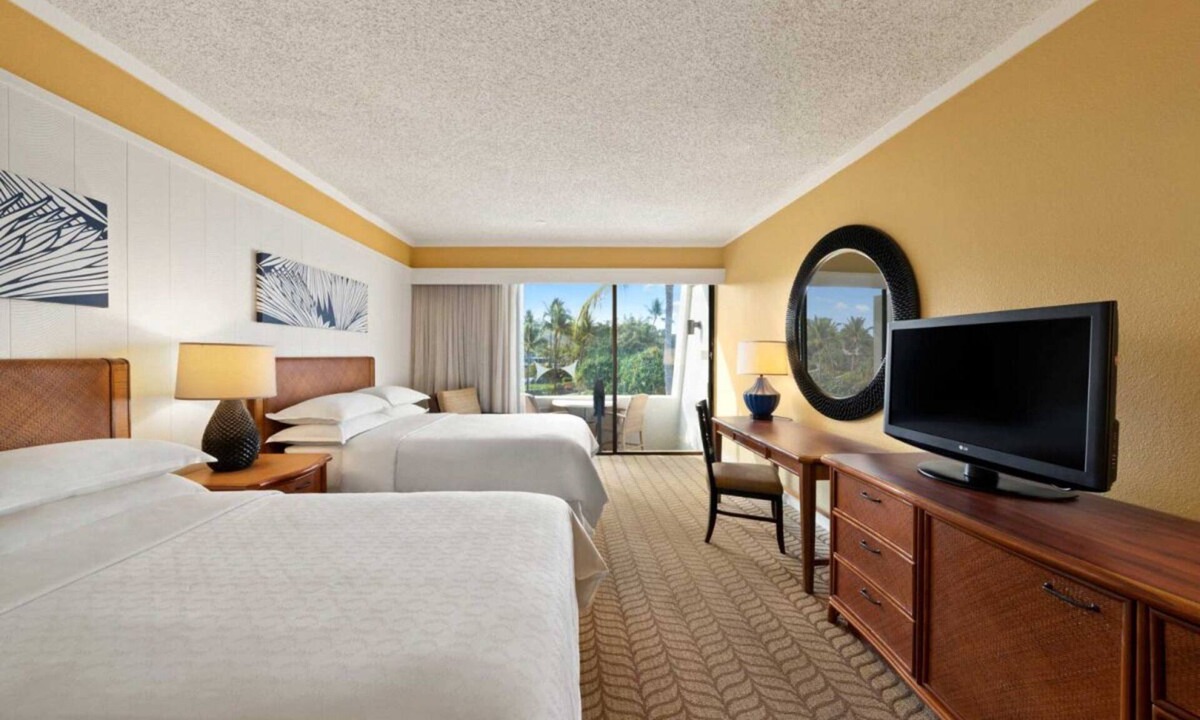 Keauhou Hotel | Your Kona Coast Adventure Starts Here! Outdoor Swimming Pool, Pet-Friendly Hotel