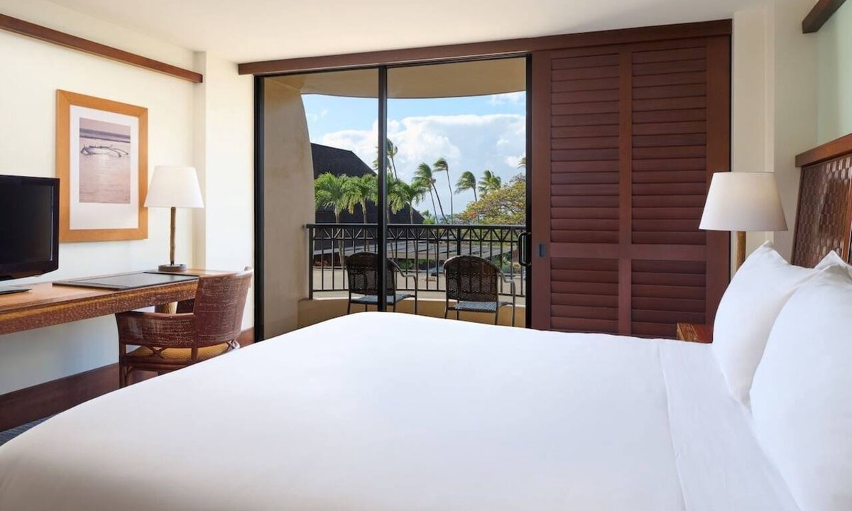 Lahaina Hotel | Your Maui Adventure Awaits! Beachfront, Pool, Minutes to Kapalua Coastal Trail!