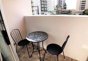 ALOHA-WAIKIKI FUN & CHARMING near BEACH 52