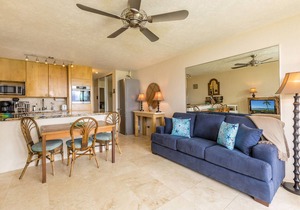 Beachfront condo with ocean views, pool and hot tub summer deals in Wailuku