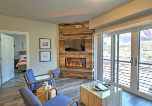 Caverns Village Condo #209, Steps from Iron Mt. Hot Spgs, Near Gondola & Downtwn in Glenwood Springs