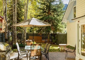 Charming Triangle Park Home - West End - Perfect Location for Summer & Winter! in Aspen