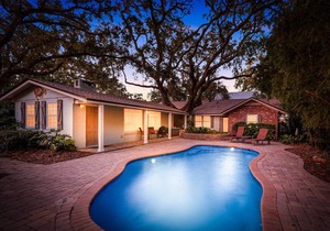 Delightful Pet Friendly Cottage in East Beach Neighborhood with Swimming Pool in Saint Simons Island