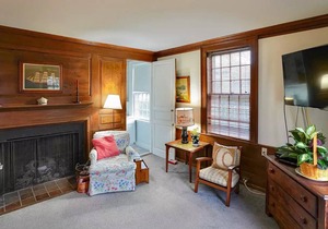 Edgartown Waterfront. Private Dock. partial AC, 6 bedrooms, 3 baths, 2 half in Edgartown