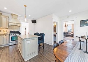 Gather Together - Home for 20 - Pool AND Hot Tub! in Williamstown