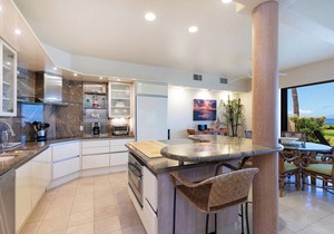 Ground-Floor Paradise: Makena Surf F-110, Your Oceanfront Getaway!