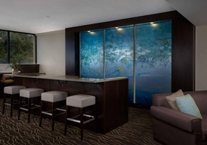 Group Vacay! Two Modern Units, Indoor Pool, Hot Tub, Beach! in Newport
