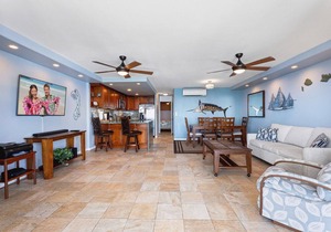 Kona Alii 403: Tropical Oceanfront Condo w/AC & Pool in Downtown Kona