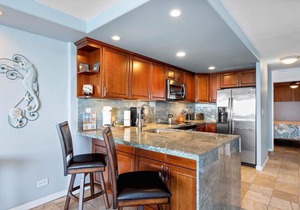 Kona Alii 403: Tropical Oceanfront Condo w/AC & Pool in Downtown Kona