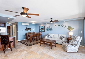 Kona Alii 403: Tropical Oceanfront Condo w/AC & Pool in Downtown Kona
