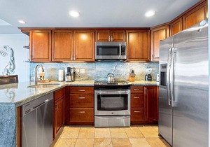 Kona Alii 403: Tropical Oceanfront Condo w/AC & Pool in Downtown Kona