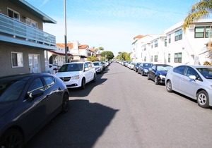 L@K 2 minute walk to the BEACH and the party street called 2nd Street! in Long Beach