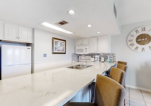 Large waterfront cottage, Private pool, Close to entertainment in Miramar Beach