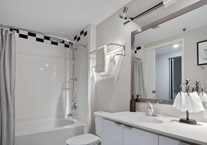 Luxury 1BR Condo in Prime Location w/ Unmatched Amenities & Pool 227 in Cincinnati