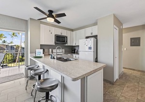 🌴Newly updated ocean view condo located close to the ocean🌴