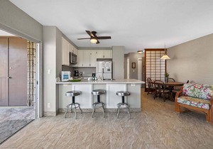 🌴Newly updated ocean view condo located close to the ocean🌴