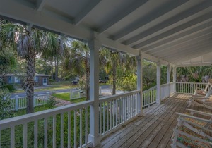 Old Florida, Quite, Historic, Completely Remodeled, Near The Beach in Indian Pass
