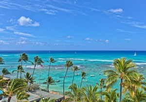 Panoramic Oceanfront & Diamond Head views, just steps to beach. FREE Parking!