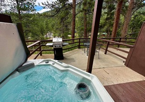 Personal Hot Tub, River Views, Great Price! in Estes Park