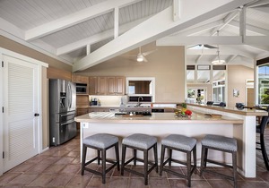 Pineapple House: Ocean View Home in Keauhou Estates w/Private Hot Tub, BBQ & AC