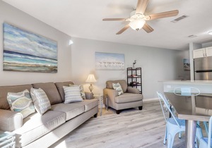 Trendy condo with full kitchen, shared pool, and easy beach access in Miramar Beach