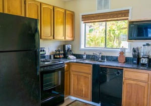 Views, romantic and private with king bed, ground floor convenience