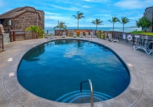 Views, romantic and private with king bed, ground floor convenience
