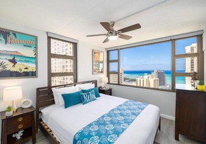 Waikiki Banyan condo with lanai & pool in Honolulu