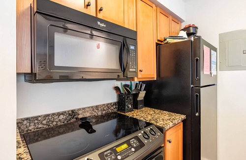Northeast Virginia Beach Condo | 1.5 Blocks from the Beach & Boardwalk! Walking distance to restaurants & shops!
