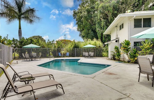 Hilo Condo | < 1 Mi to Dtwn Hilo: Comfy Condo w/Pool Access
