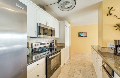 Kailua-Kona Condo | 1 Mi to Magic Sands: Waterfront Big Island Condo