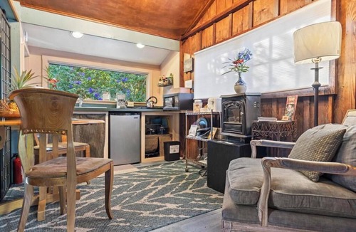 Volcano Cabin | 1 Mile Away from Volcano National Park