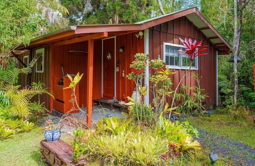 Volcano Cabin | 1 Mile Away from Volcano National Park