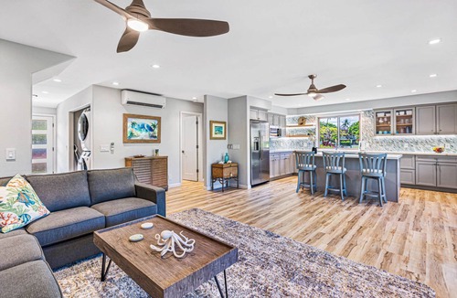 Historic Lahaina Front Street House | 100-4 Island living at its best!