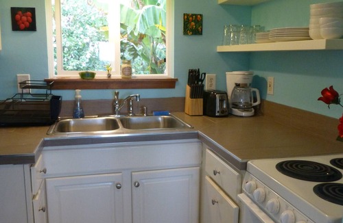 Kehena House | 1BR House near Kehena Black Sand Beach small banana farm, quiet, remote area A/C