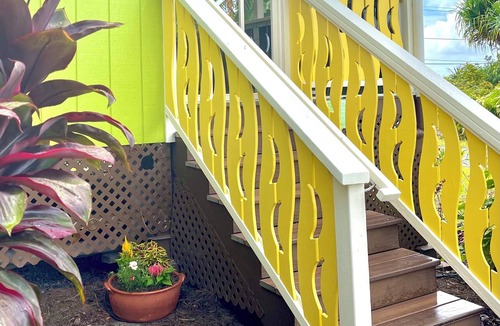 Kehena House | 1BR House near Kehena Black Sand Beach small banana farm, quiet, remote area A/C