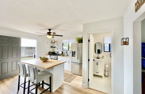 Kalaoa Cottage | 2 bedroom 1 bath cottage 10 minutes from beach