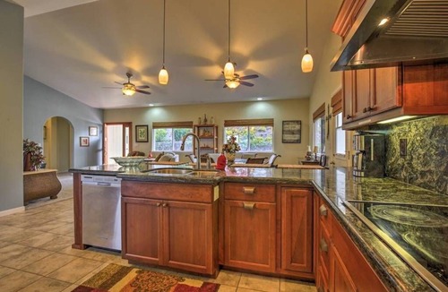 Kona Palisades House | 2-bedroom vacation home just 11 minutes from Kailua Pier