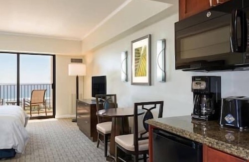 Waikiki Resort | 2 HGVC Hawaii Village, Beachfront Resort, Hot Tub!