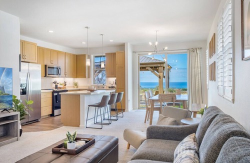 Makaha Valley House | 3 Bdrm, Near Beach, Sngl LVL, Pool/Spa, Gym, BBQ
