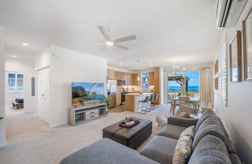 Makaha Valley House | 3 Bdrm, Near Beach, Sngl LVL, Pool/Spa, Gym, BBQ