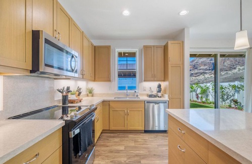 Makaha Valley House | 3 Bdrm, Near Beach, Sngl LVL, Pool/Spa, Gym, BBQ
